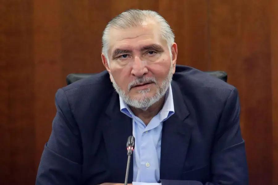 Adán Augusto López “transparenta” pago de impuestos al SAT