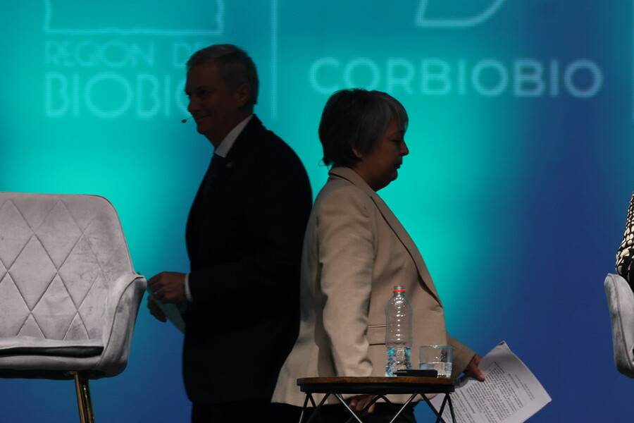 Cadem: Empate ténico entre Kast (27%) y Jara (26%)