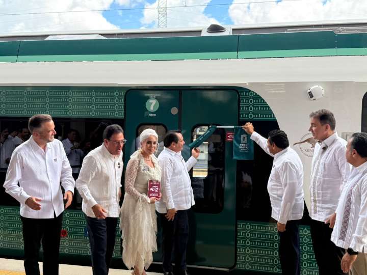 JORGE LAVALLE MAURY ASISTE EN REPRESENTACIÓN DE LA GOBERNADORA, LAYDA SANSORES, A LA ENTREGA DEL DISTINTIVO “HECHO EN MÉXICO” AL TREN MAYA