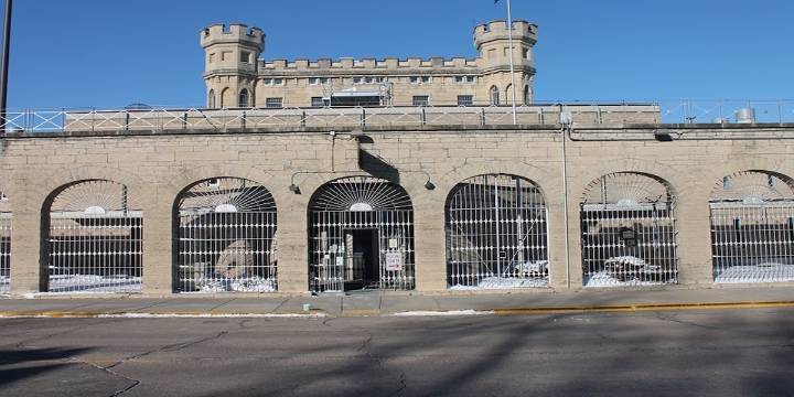Charges dismissed against Waupun Correctional worker in connection with inmate deaths