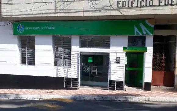 Mujer pide indemnización al Banco Agrario tras ser despedida mientras criaba un hijo con enfermedad huérfana