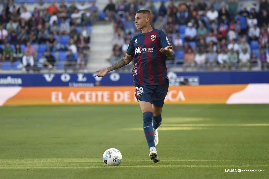Estas son las alineaciones del Huesca-Málaga: debuta Ángel Pérez y Enol es titular