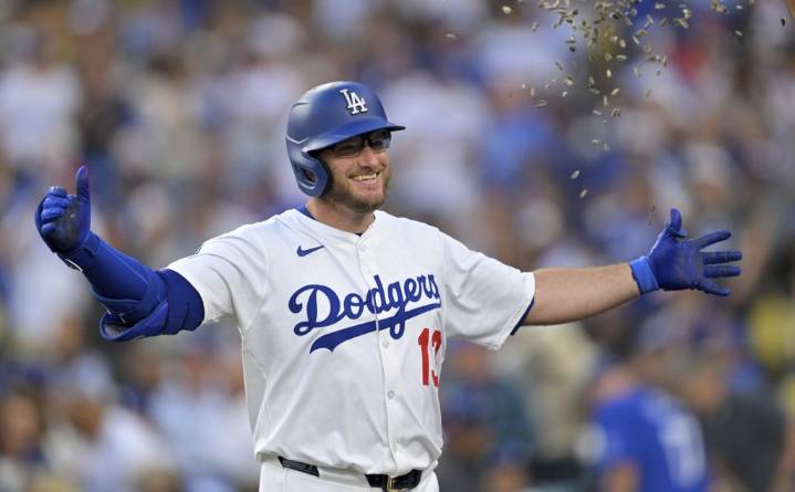 Max Muncy returns with the Dodgers in need of a jolt