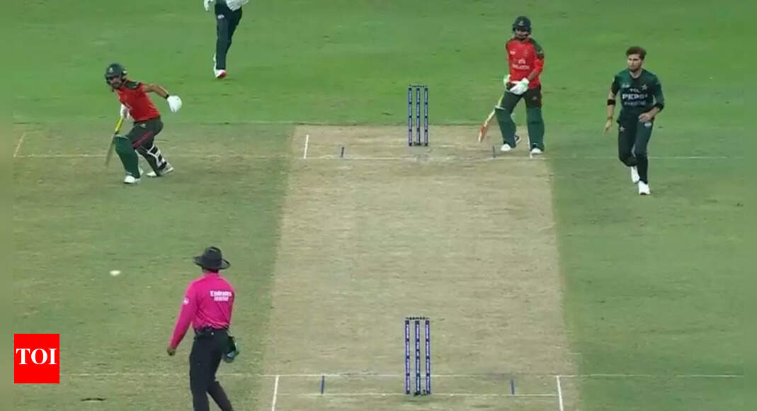 Asia Cup: Hilarious Pakistan fumble run out chance against Bangladesh