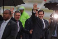Marco Rubio llega a México; es recibido por el canciller Juan Ramón de la Fuente