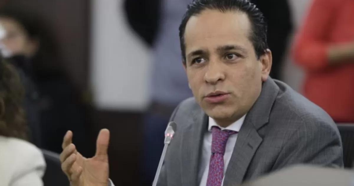 Alexander López esperará decisión de la Corte Constitucional antes de volver a su curul