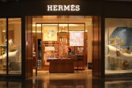 Boomer Finds Hermes Scarf 'From 1985' in Thrift Store