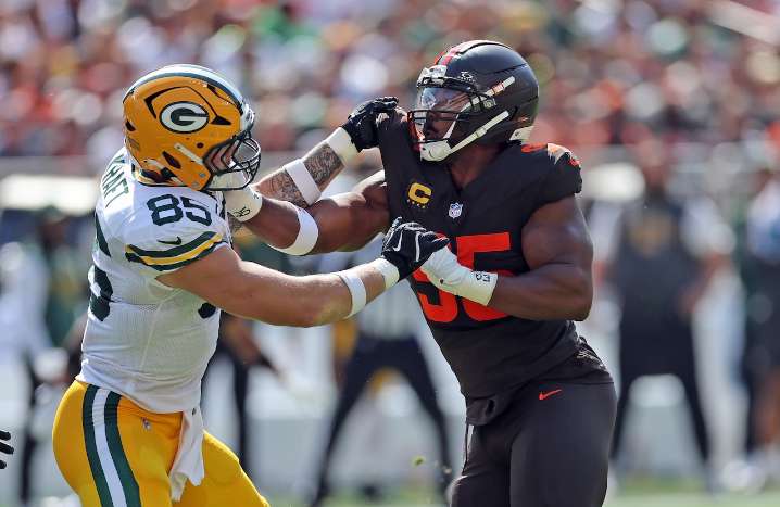 How Myles Garrett, Shelby Harris and the rest of the Browns defense graded vs. the Packers
