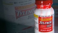 Trump sugiere posible vínculo entre el autismo y el uso de acetaminofén en el embarazo