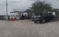 Queda lesionado de bala tras asalto en negocio de Juárez