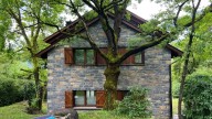 Chalet de lujo a la venta en un pueblo de cuento en Huesca: 1.270 metros de parcela entre árboles
