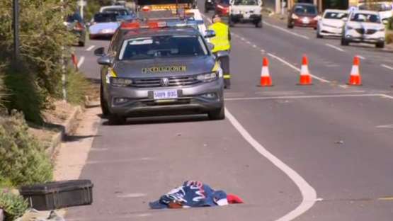 Pedestrian dies after crash that brought down powerlines in the Adelaide Hills