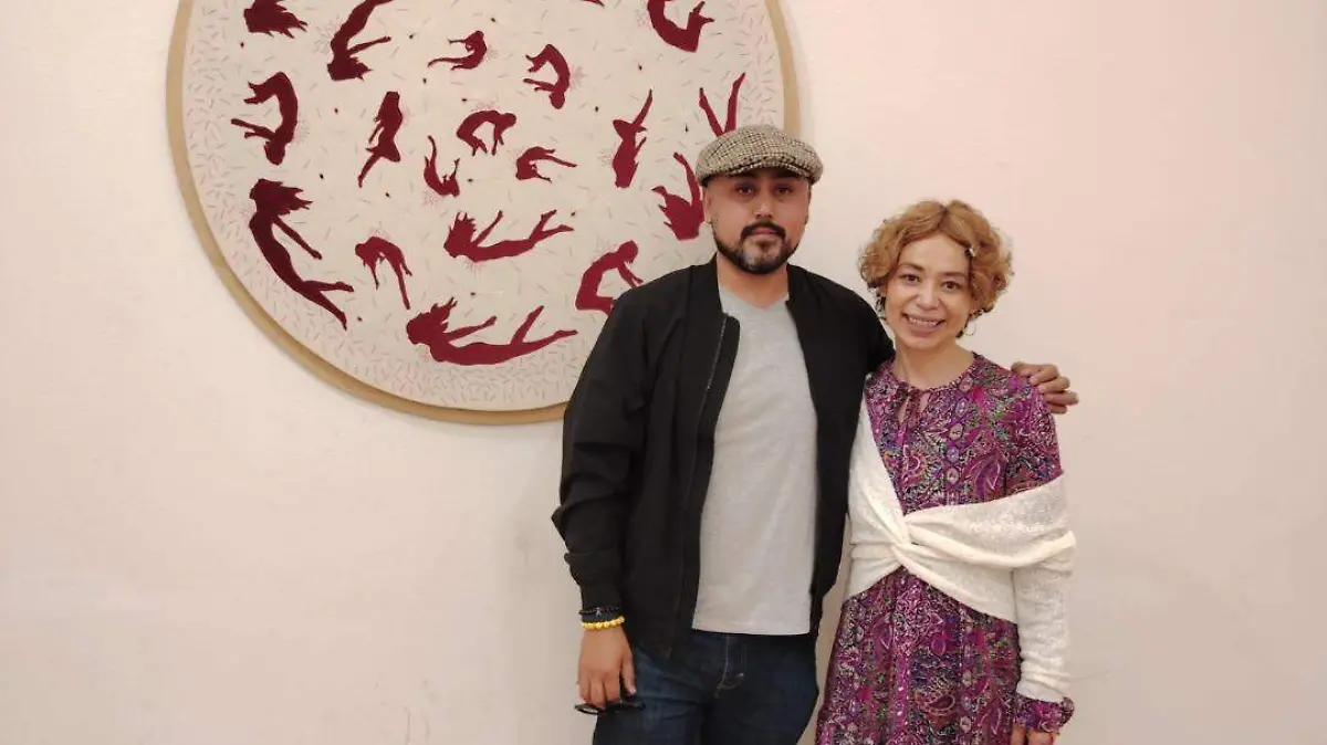 Mariana Pérez aborda el dolor de la violencia en muestra textil “Hilos de Sangre”