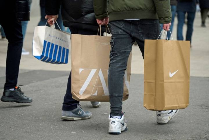 Euro zone consumers cut spending on tariff fears, shun US goods, ECB says