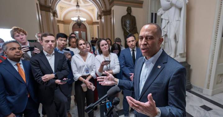 Shutdown draws closer; leaders head to White House
