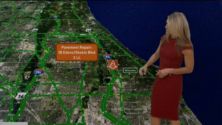 Lanes closed on inbound Edens Expressway due to pothole