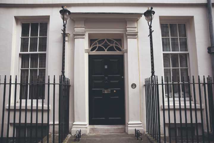 Minister rules out early election amid Government reshuffle