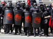 Amaga Trump con designar a Antifa “organización terrorista”