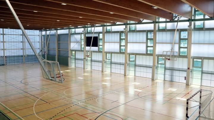 Barcelona reabre el pabellón L'Illa con dos pistas polideportivas y el doble de capacidad