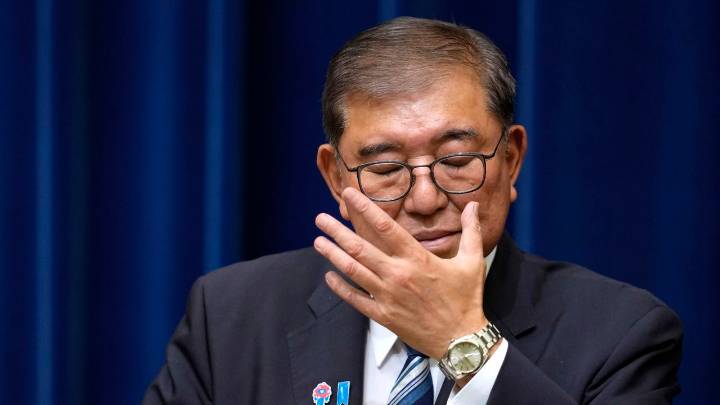 Dimite el primer ministro japonés ante las críticas y divisiones en su partido