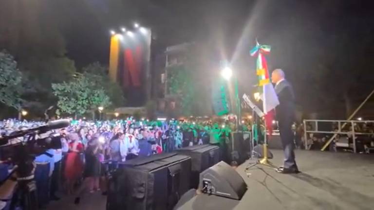 Mexicanos celebran en Madrid el 215 aniversario del Grito de Independencia