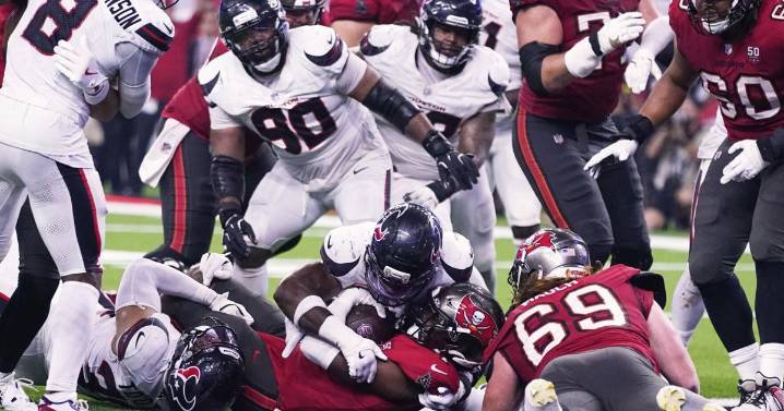 Mayfield leads Bucs to 20-19 win over Texans with last