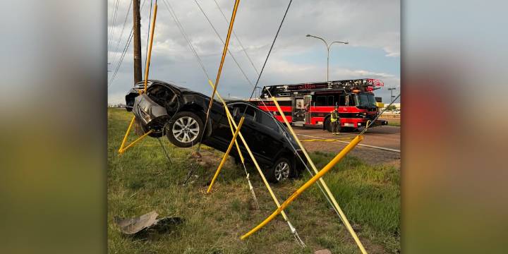 2 lanes of southbound Powers closed following crash near Palmer Park