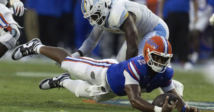 DJ Lagway throws 3 TDs, leads No. 15 Florida to a victory over Long Island in opener