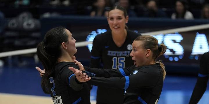 Kentucky Volleyball begins SEC play with a win