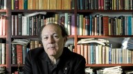 A Javier Marías se le recuerda leyéndolo (solo)
