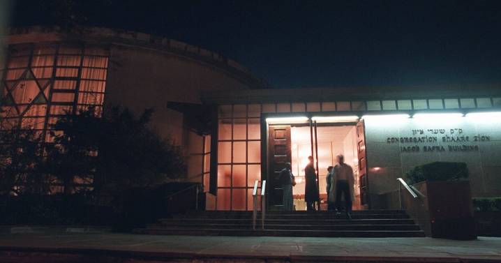 Want a seat at this synagogue for the High Holidays? You have to register to vote first