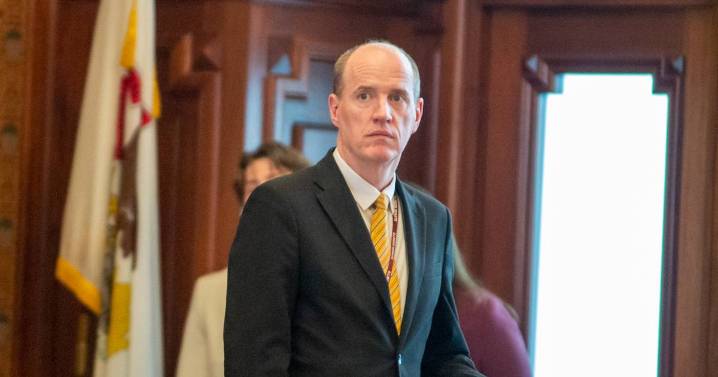 As energy bill continues to take shape, a key Senate architect plans to retire