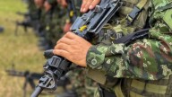 Rocían con gasolina y queman a dos soldados durante asonada en Putumayo