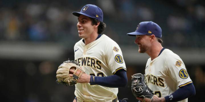 Christian Yelich returns to Brewers lineup after back flare