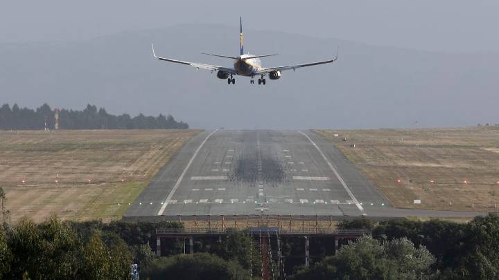 La Xunta rechaza pedir el traspaso de los aeropuertos por la crisis de Ryanair