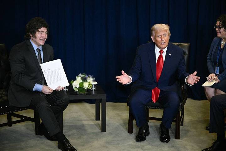 Qué está pasando en la Argentina de Milei, que lo lleva a pedir a Trump 20 mil millones de dólares