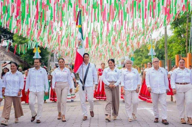 Huatulco celebra el 215 aniversario del inicio de la Independencia de México