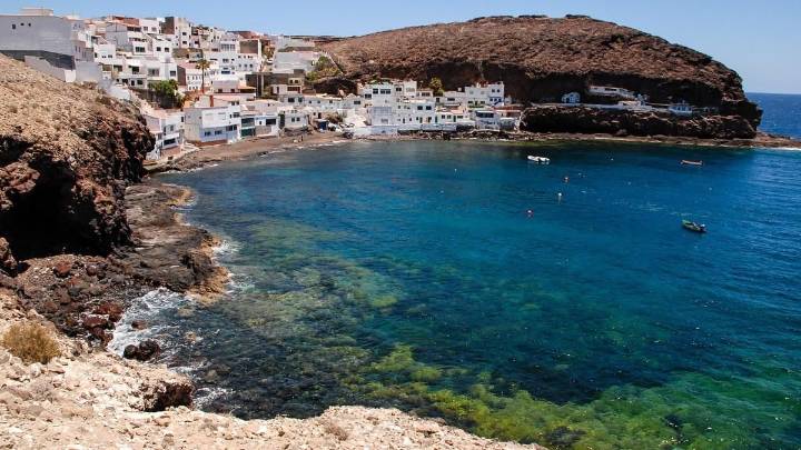Un hombre sufre un atropello en Tufia y el coche se da a la fuga