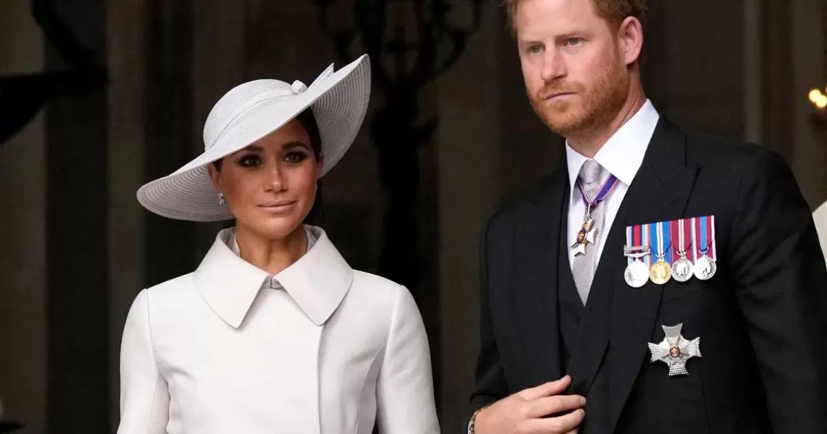 El príncipe Harry regresa a Londres para visitar la tumba de su abuela: Se habla de reencuentro