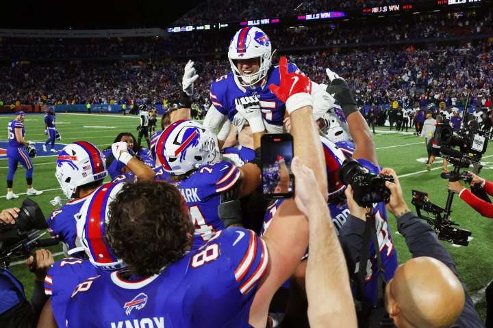 Tom Brady's season debut 'comfortable,' NBC's Sunday night finish thrills: Deitsch