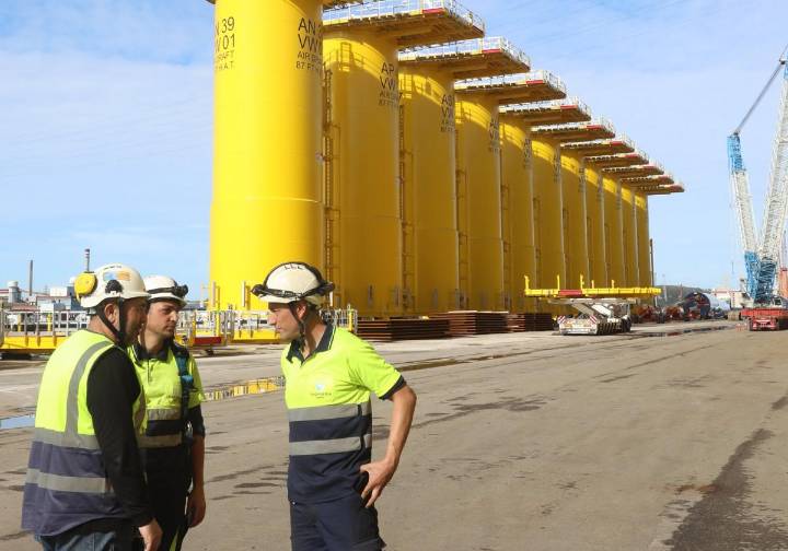 El número de desempleados en Avilés ronda los mínimos de 2008 por la caída del paro en industria y servicios
