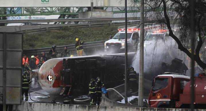 ¡Tragedia en Ciudad de México! Explosión de pipa de gas deja al menos 6 muertos, más de 90 heridos y decenas de vehículos calcinados Un camión cisterna cargado con casi 50 mil litros de gas volcó y ex