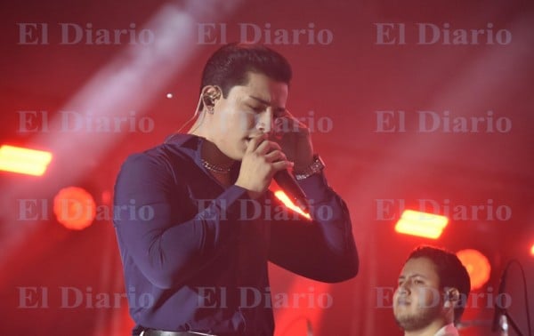 Prende grupo Los de la Orden a 5 mil asistentes en el grito