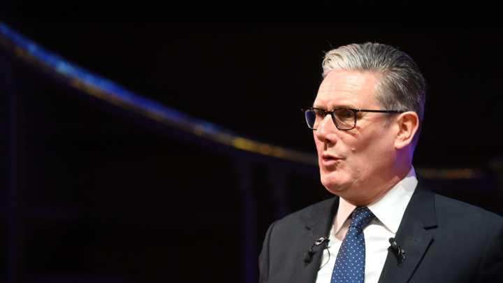 Starmer establece un DNI digital para frenar la inmigración ilegal en Reino Unido y que las fronteras sean "más seguras"