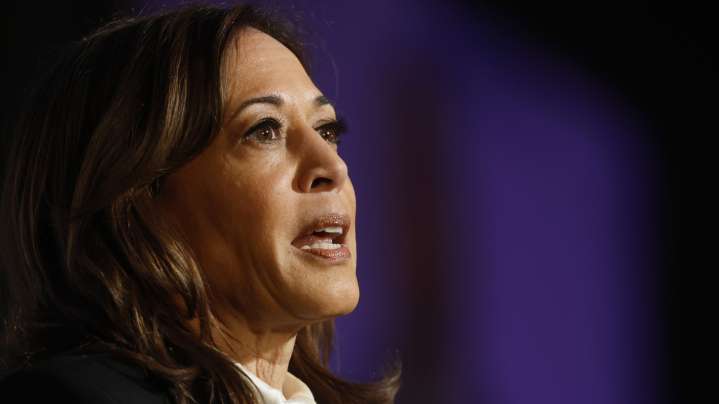 Kamala Harris' Favorite Snack Helped Her Get Through The Reality Of Trump's Presidency
