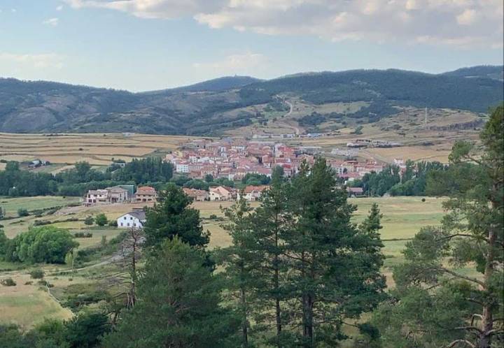 Este es el pueblo más alto de Castilla-La Mancha: tiene una ciudad encantada