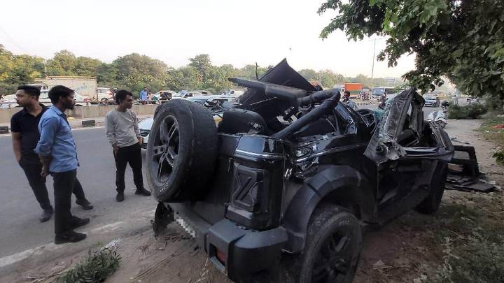 Five killed, one injured after speeding Thar collides with divide...