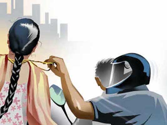 Mangaluru: Woman injured as youth snatches gold chain in broad daylight