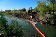 Colocan una barrera para recoger los residuos que terminan en el arroyo Antoñico