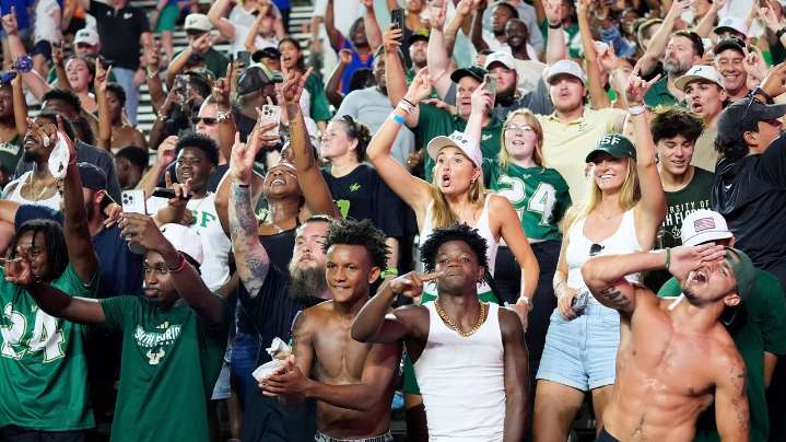 South Florida assistants temporarily cause elevator stoppage amid Swamp celebration